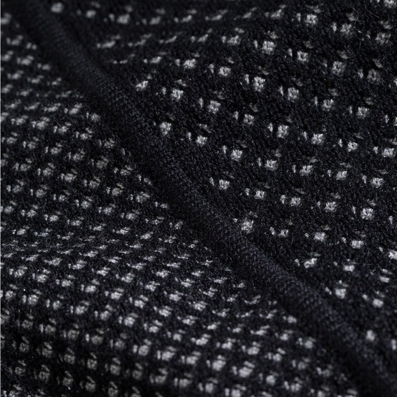 Lululemon Mandala Wrap Black / Heathered Medium Grey SZ O/S Cashmere Blend Knit - Picture 5 of 14